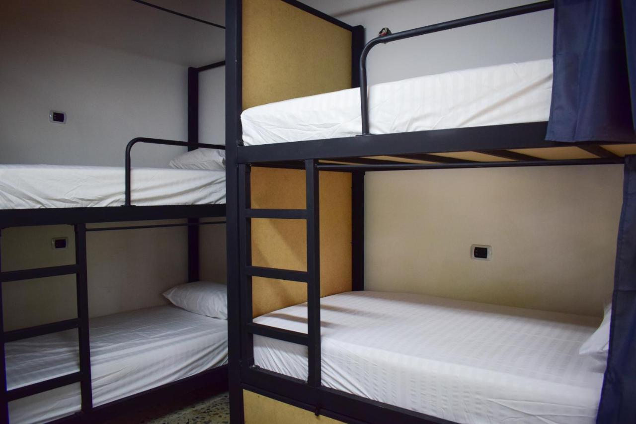 Area 51 Hostel 메딜린 외부 사진