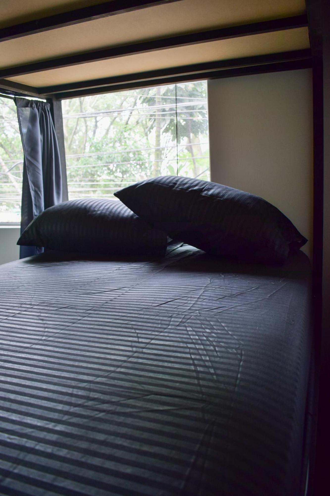 Area 51 Hostel 메딜린 외부 사진
